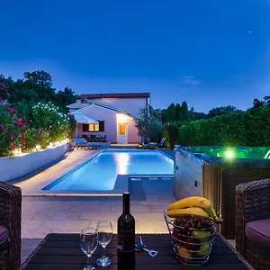 https://villa-ines-labin.in-istria.net